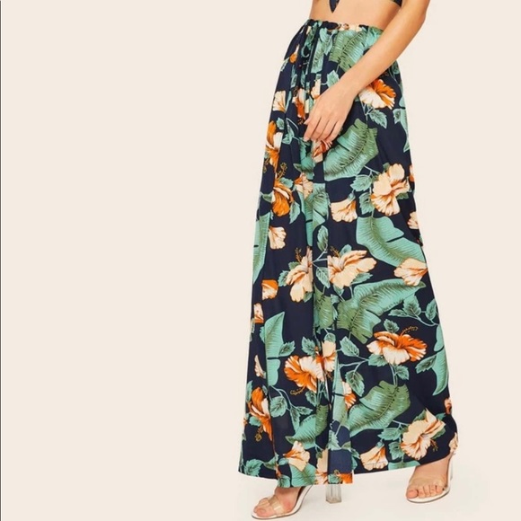 NWOT Tropical Print Pants - Picture 5 of 6